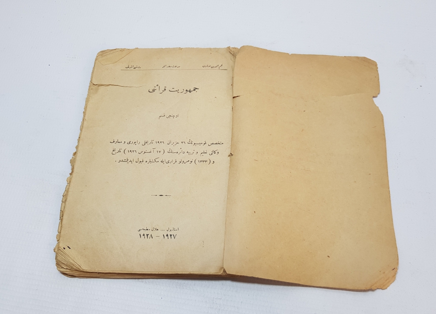 CUMHURİYET KIRAATI İSİMLİ CUMHURİYET BAŞLARI İÇİ RESİMLİ NADİR OKUL KİTABI