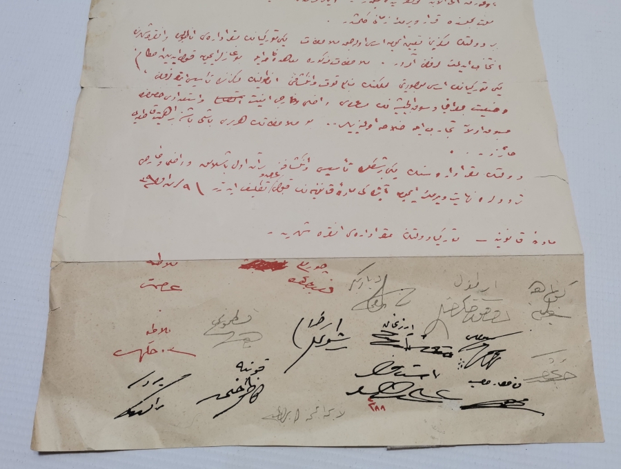 ANKARA'NIN BAŞKENT OLMASIYLA İLGİLİ VERİLMİŞ İSMET İNÖNÜ, KAZIM KARABEKİR GİBİ ÖNEMLİ KİŞİLERİN İMZALARI BULUNAN ÇOK NADİR EL YAZMA KANUN TEKLİFİ