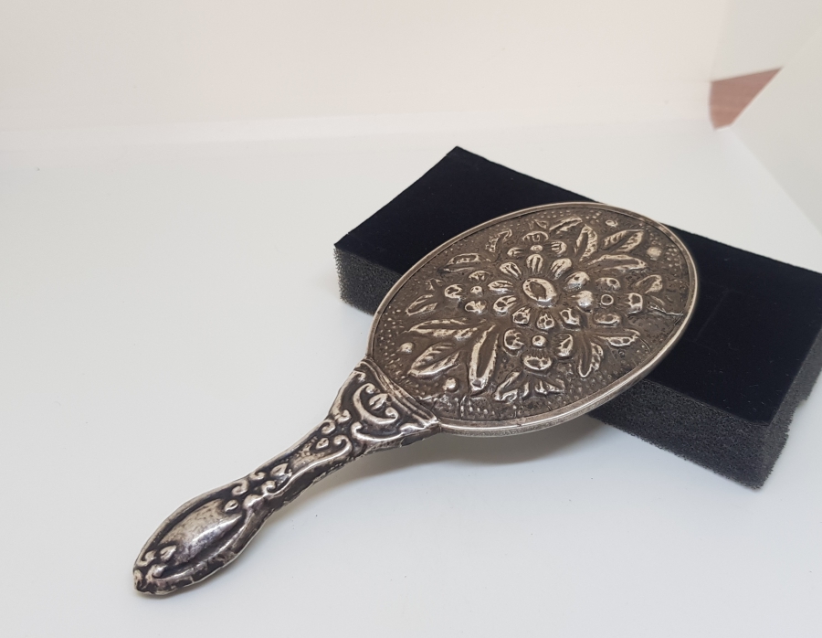 KABARTMA İŞÇİLİKLİ ANTİKA GÜMÜŞ EL AYNASI