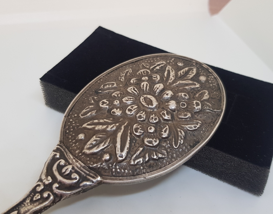 KABARTMA İŞÇİLİKLİ ANTİKA GÜMÜŞ EL AYNASI