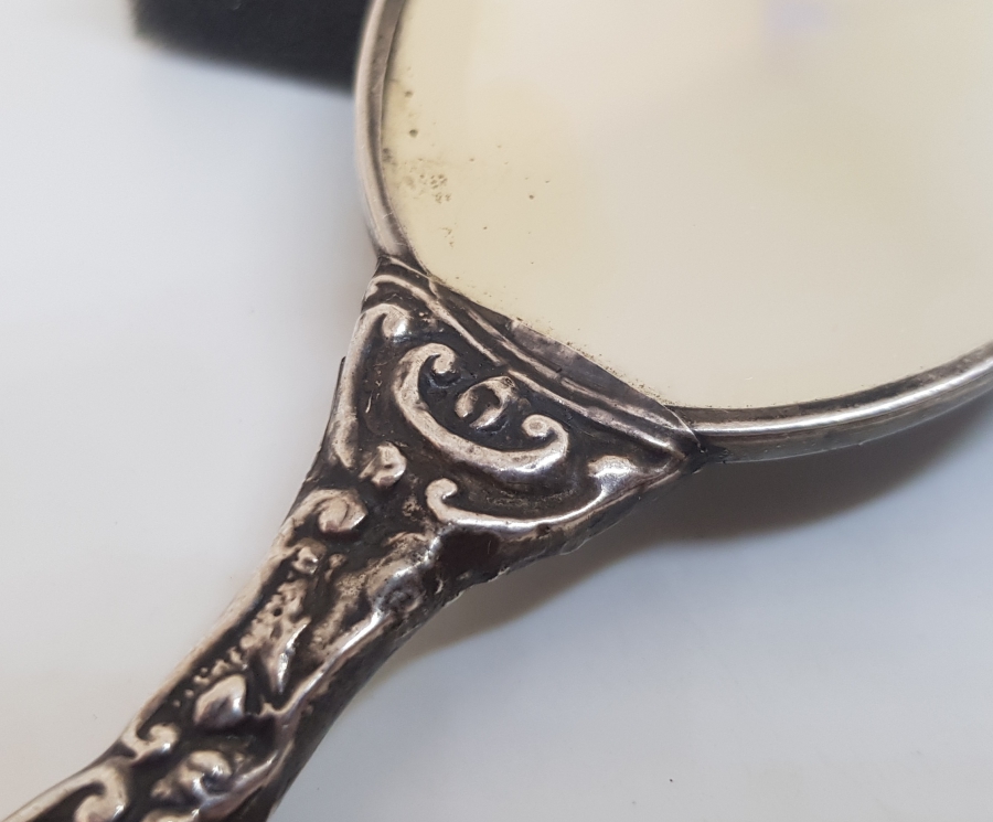 KABARTMA İŞÇİLİKLİ ANTİKA GÜMÜŞ EL AYNASI