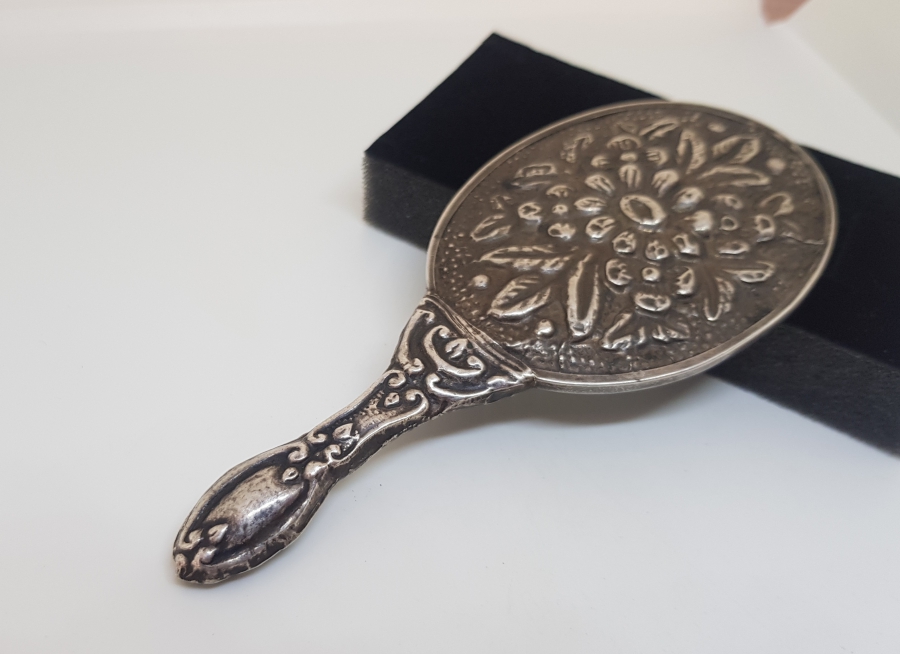 KABARTMA İŞÇİLİKLİ ANTİKA GÜMÜŞ EL AYNASI