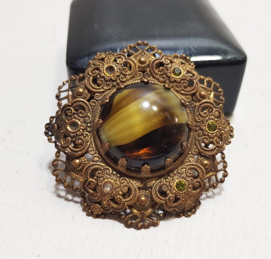 KABARTMA İŞÇİLİKLİ AVRUPA YAPIMI ANTİKA BROŞ