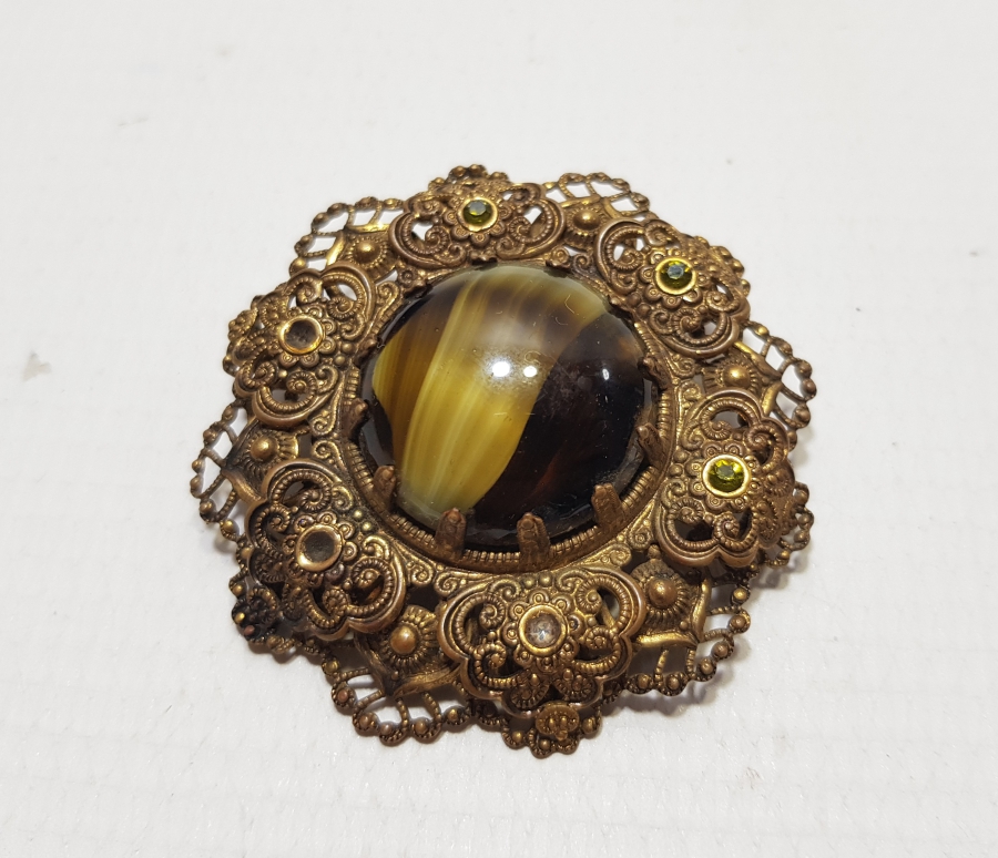 KABARTMA İŞÇİLİKLİ AVRUPA YAPIMI ANTİKA BROŞ