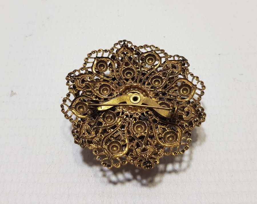 KABARTMA İŞÇİLİKLİ AVRUPA YAPIMI ANTİKA BROŞ