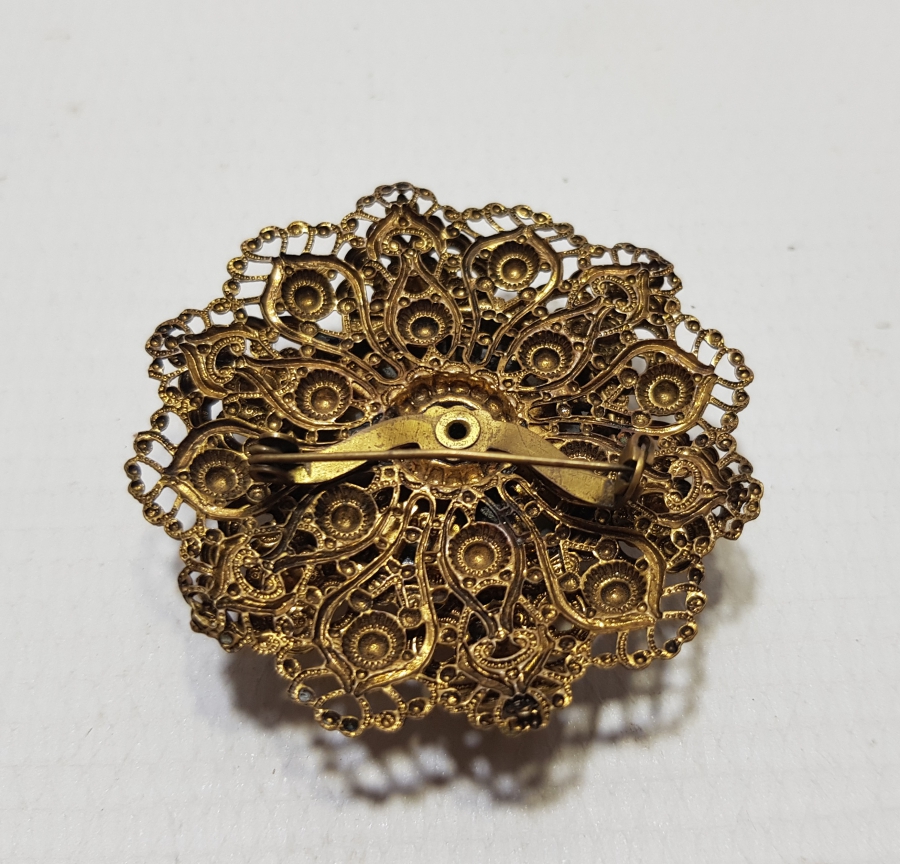 KABARTMA İŞÇİLİKLİ AVRUPA YAPIMI ANTİKA BROŞ