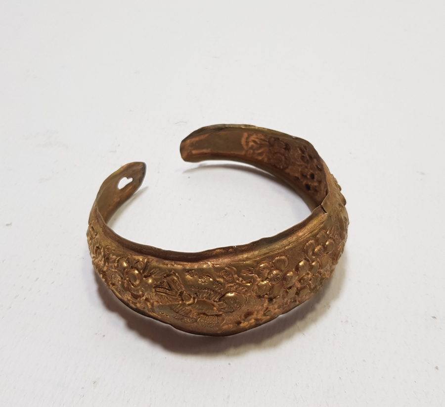 ÜZERİ KABARTMA İŞÇİLİKLİ OSMANLI DÖNEMİ TOMBAK BİLEZİK