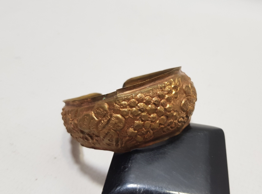 ÜZERİ KABARTMA İŞÇİLİKLİ OSMANLI DÖNEMİ TOMBAK BİLEZİK