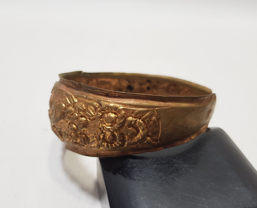 ÜZERİ KABARTMA İŞÇİLİKLİ OSMANLI DÖNEMİ TOMBAK BİLEZİK