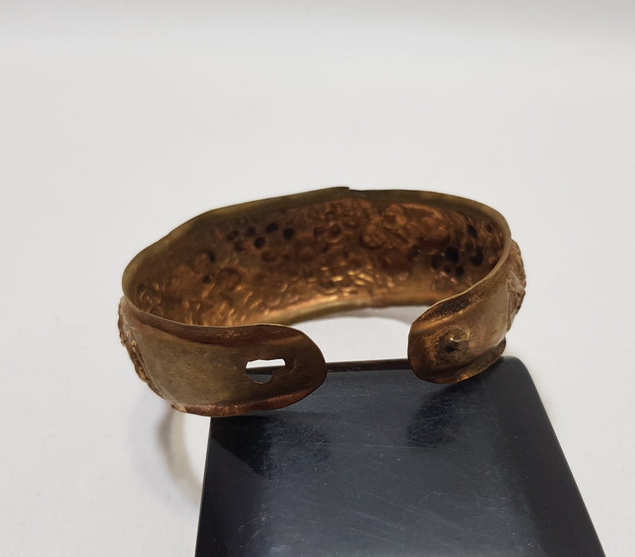 ÜZERİ KABARTMA İŞÇİLİKLİ OSMANLI DÖNEMİ TOMBAK BİLEZİK