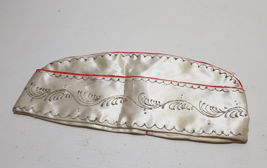 ÜZERİ OSMANLICA YAZILI VE AY YILDIZLI SÜNNET ÇOCUĞU ŞAPKASI