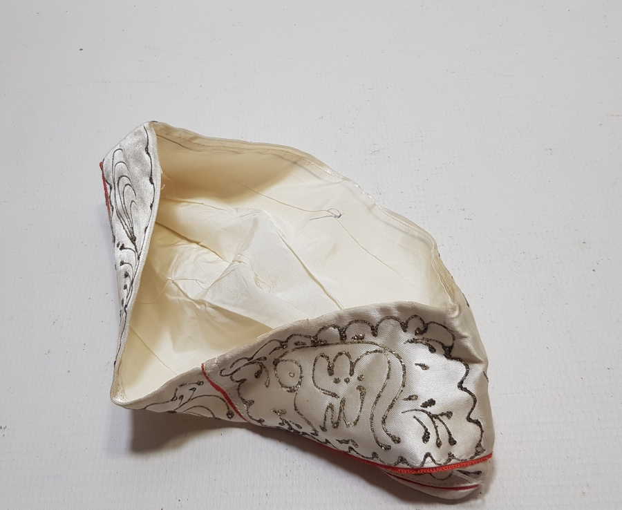 ÜZERİ OSMANLICA YAZILI VE AY YILDIZLI SÜNNET ÇOCUĞU ŞAPKASI