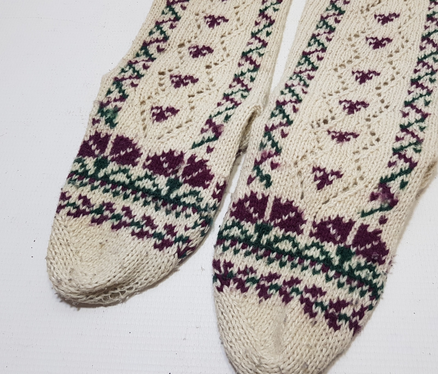 ÜZERİ İŞLEMELİ OSMANLI DÖNEMİ EL ÖRGÜSÜ PATİK