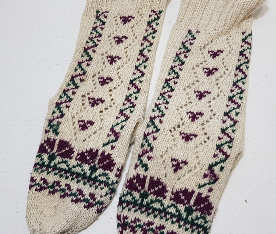 ÜZERİ İŞLEMELİ OSMANLI DÖNEMİ EL ÖRGÜSÜ PATİK