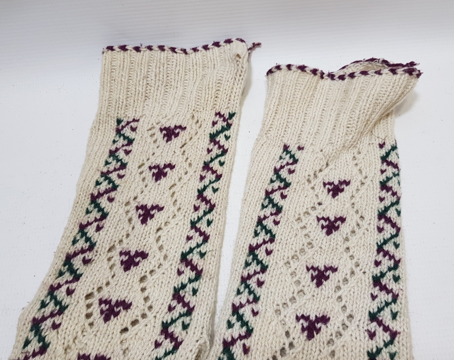 ÜZERİ İŞLEMELİ OSMANLI DÖNEMİ EL ÖRGÜSÜ PATİK