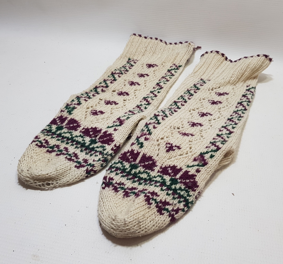 ÜZERİ İŞLEMELİ OSMANLI DÖNEMİ EL ÖRGÜSÜ PATİK