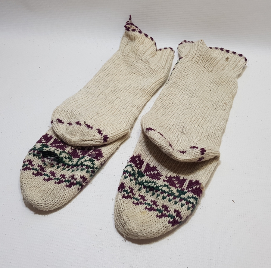 ÜZERİ İŞLEMELİ OSMANLI DÖNEMİ EL ÖRGÜSÜ PATİK