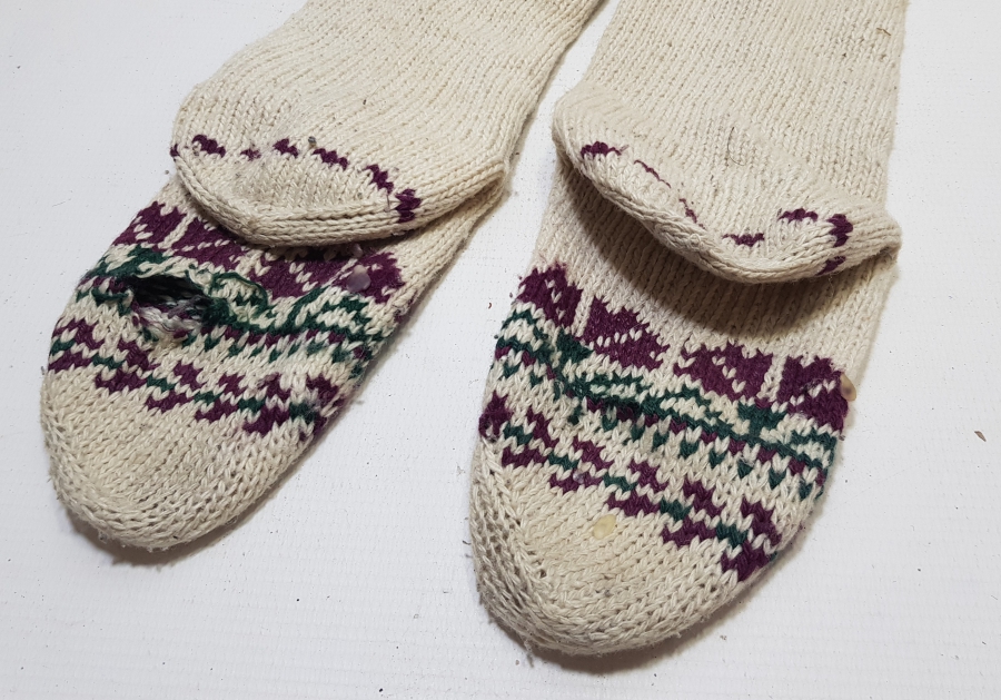 ÜZERİ İŞLEMELİ OSMANLI DÖNEMİ EL ÖRGÜSÜ PATİK