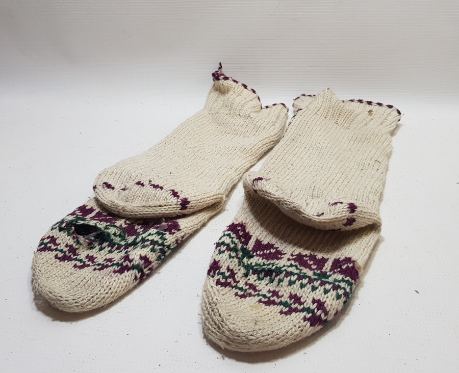 ÜZERİ İŞLEMELİ OSMANLI DÖNEMİ EL ÖRGÜSÜ PATİK