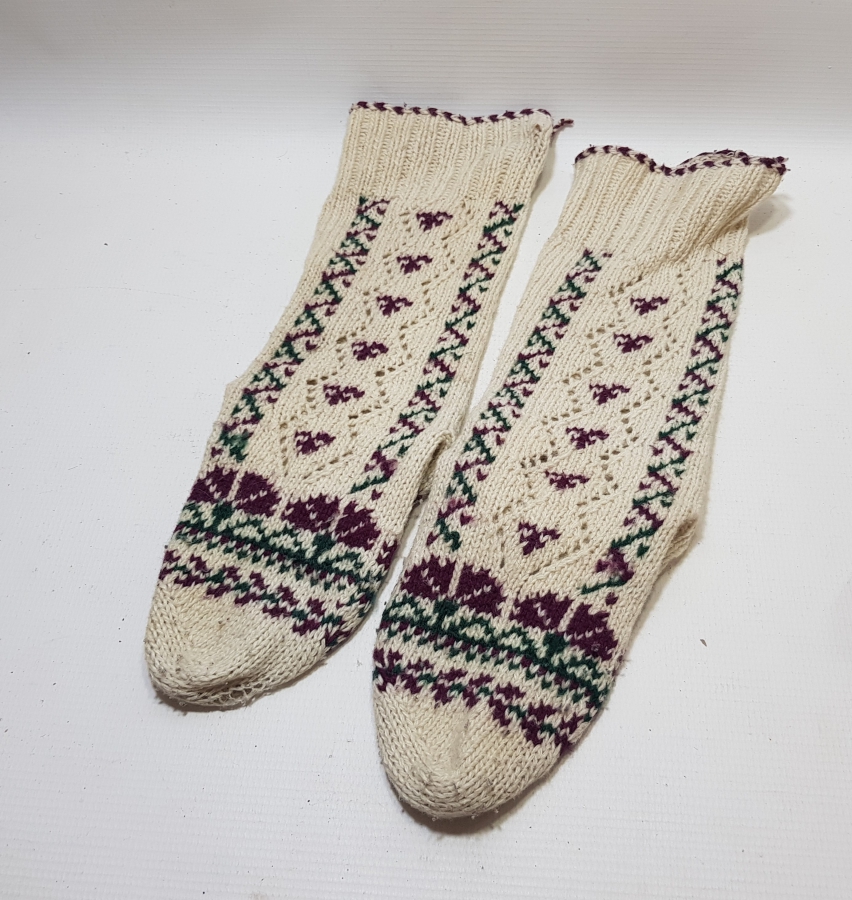 ÜZERİ İŞLEMELİ OSMANLI DÖNEMİ EL ÖRGÜSÜ PATİK