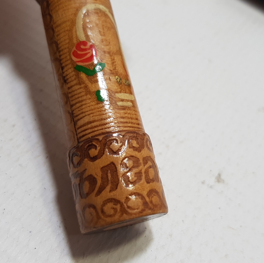 ÜZERİ EL BOYAMA İŞÇİLİKLİ ANTİKA AHŞAP İĞNEDAN