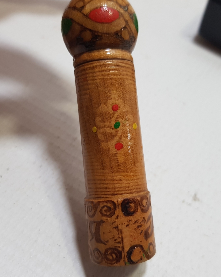 ÜZERİ EL BOYAMA İŞÇİLİKLİ ANTİKA AHŞAP İĞNEDAN