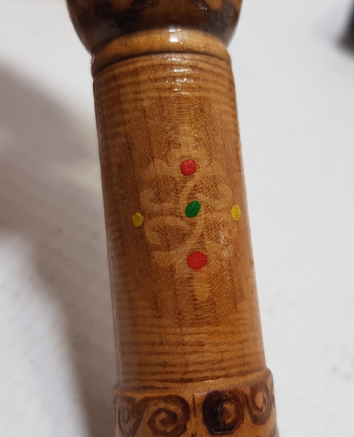 ÜZERİ EL BOYAMA İŞÇİLİKLİ ANTİKA AHŞAP İĞNEDAN