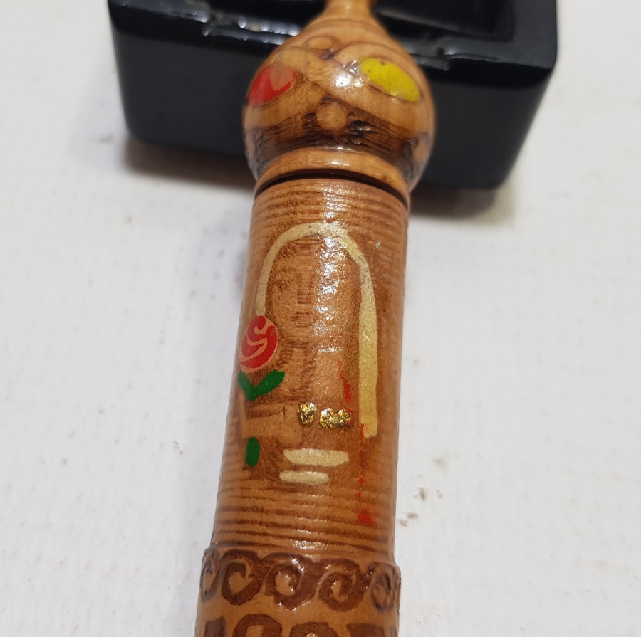 ÜZERİ EL BOYAMA İŞÇİLİKLİ ANTİKA AHŞAP İĞNEDAN