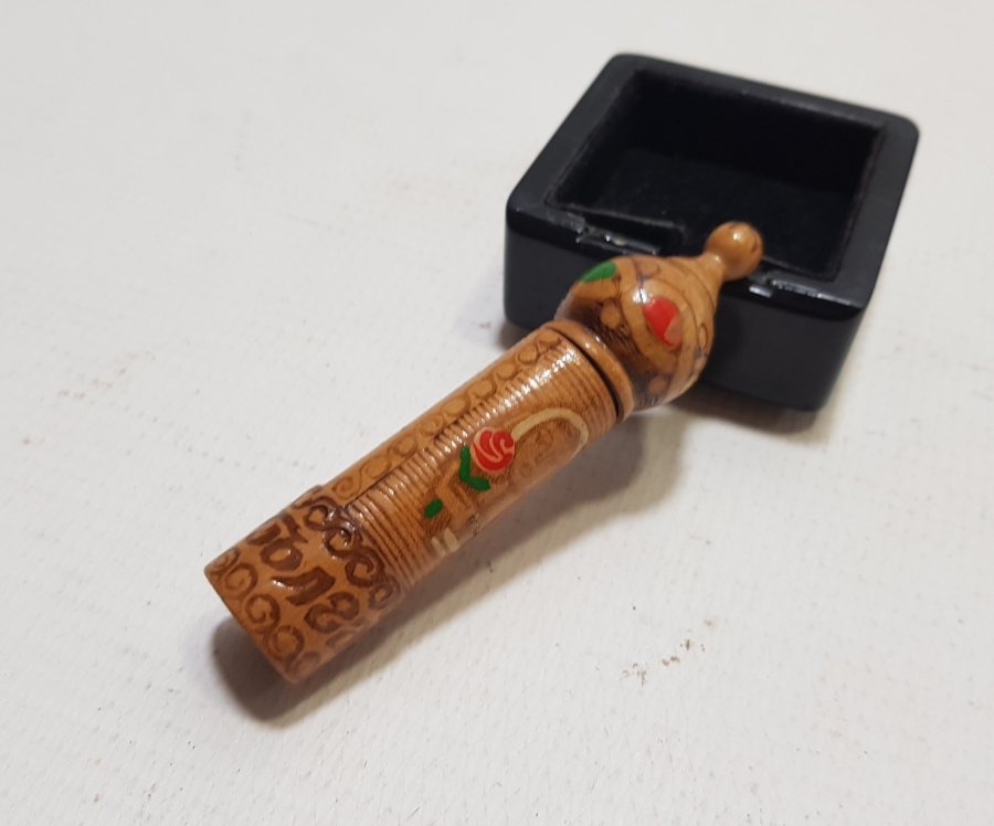 ÜZERİ EL BOYAMA İŞÇİLİKLİ ANTİKA AHŞAP İĞNEDAN