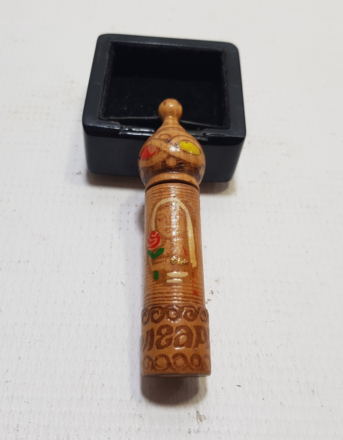 ÜZERİ EL BOYAMA İŞÇİLİKLİ ANTİKA AHŞAP İĞNEDAN