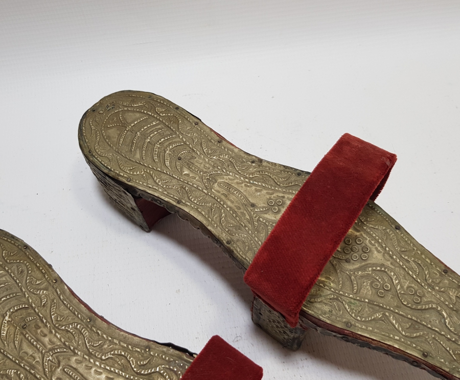 ÜZERİ KABARTMA İŞÇİLİKLİ OSMANLI DÖNEMİ TAKUNYA - NALIN