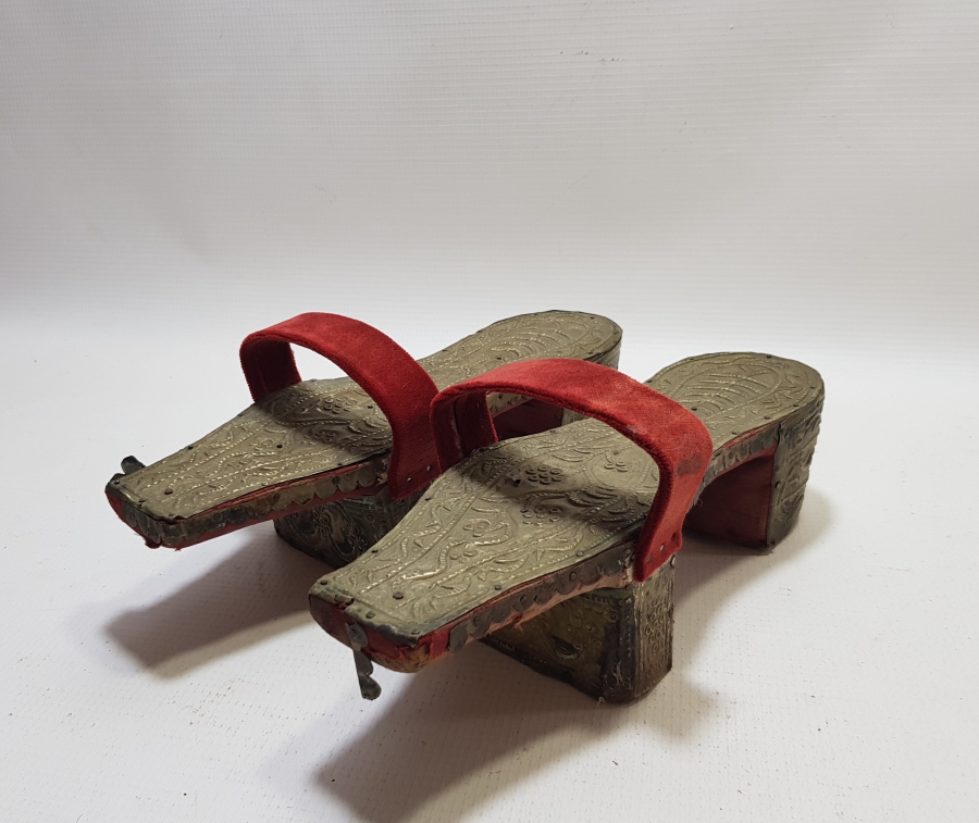 ÜZERİ KABARTMA İŞÇİLİKLİ OSMANLI DÖNEMİ TAKUNYA - NALIN