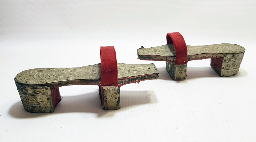 ÜZERİ KABARTMA İŞÇİLİKLİ OSMANLI DÖNEMİ TAKUNYA - NALIN