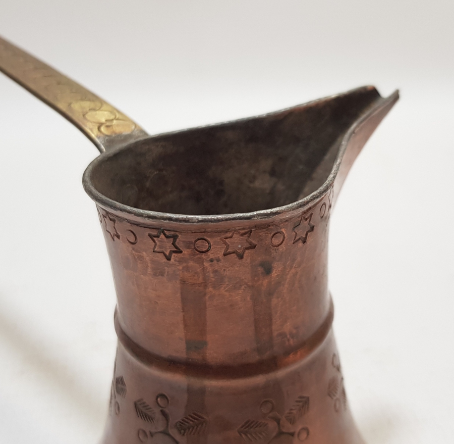 TAMAMI İŞLEMELİ VE DAMGALI KAHVE CEZVESİ