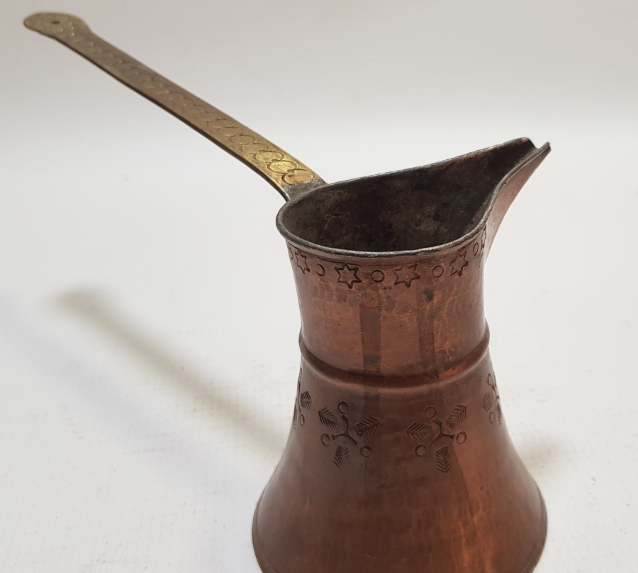 TAMAMI İŞLEMELİ VE DAMGALI KAHVE CEZVESİ