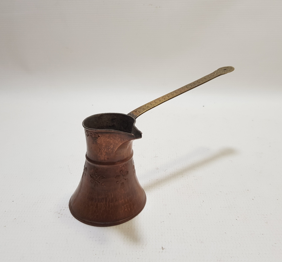 TAMAMI İŞLEMELİ VE DAMGALI KAHVE CEZVESİ