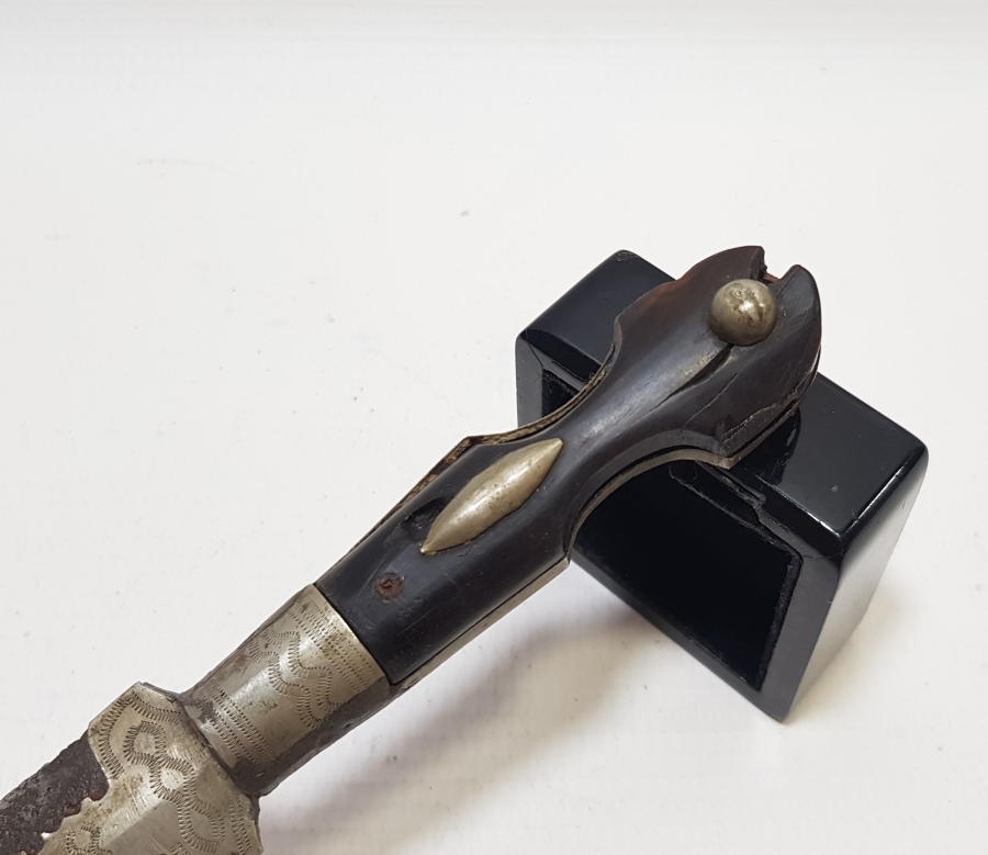 1946 TARİHLİ BOYNUZ SAPLI VE KALEM İŞÇİLİKLİ BURSA İŞİ KABADAYI KAMASI