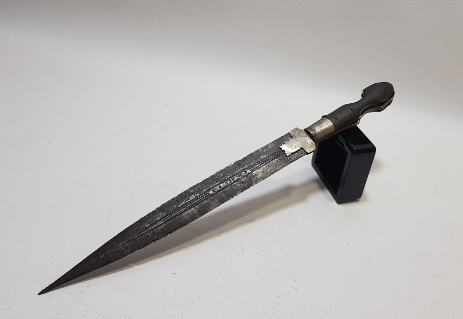 1946 TARİHLİ BOYNUZ SAPLI VE KALEM İŞÇİLİKLİ BURSA İŞİ KABADAYI KAMASI