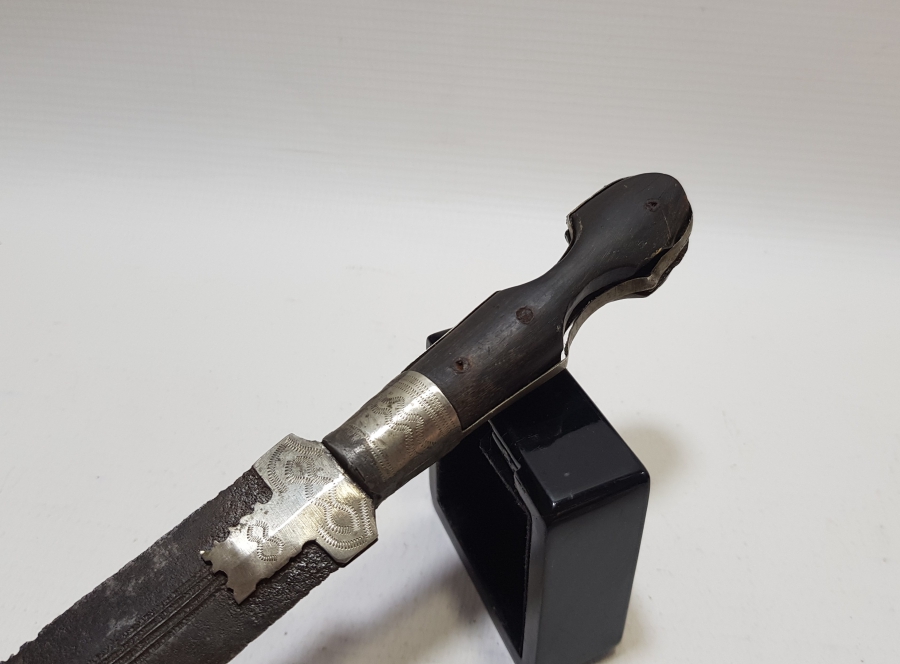 1946 TARİHLİ BOYNUZ SAPLI VE KALEM İŞÇİLİKLİ BURSA İŞİ KABADAYI KAMASI