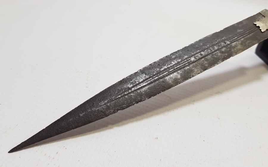 1946 TARİHLİ BOYNUZ SAPLI VE KALEM İŞÇİLİKLİ BURSA İŞİ KABADAYI KAMASI