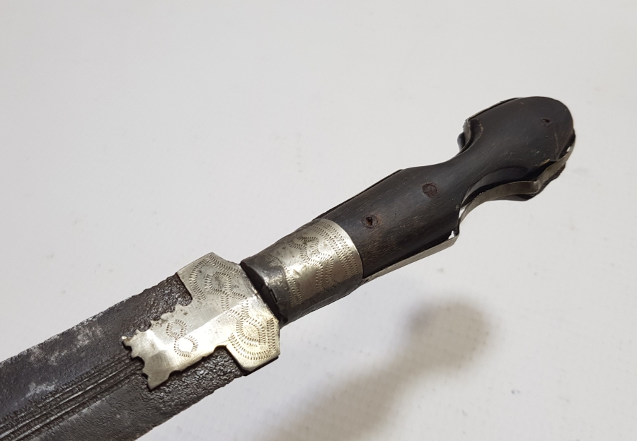 1946 TARİHLİ BOYNUZ SAPLI VE KALEM İŞÇİLİKLİ BURSA İŞİ KABADAYI KAMASI