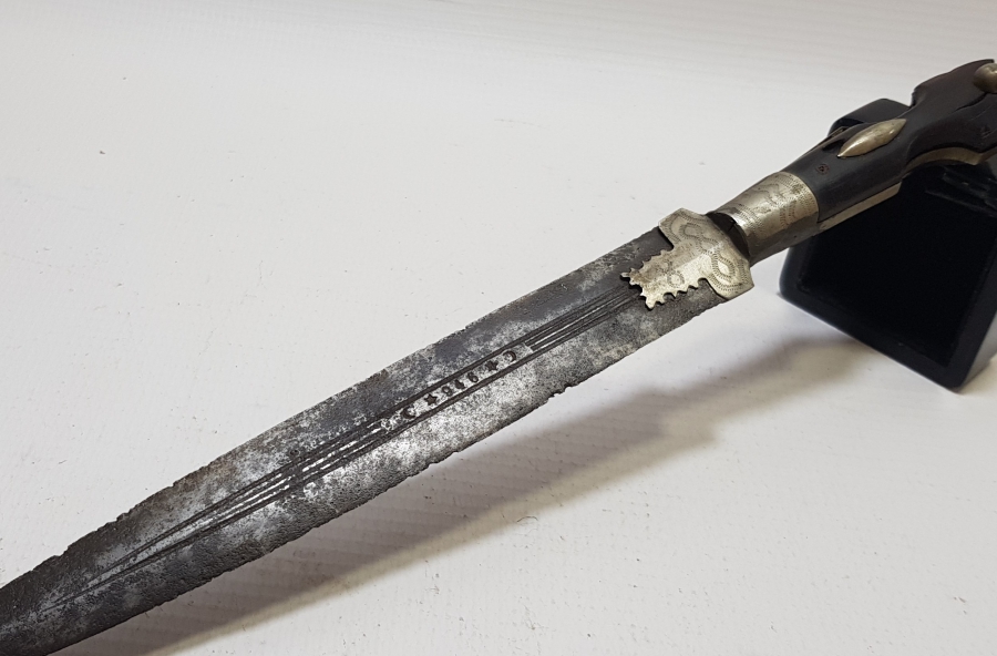 1946 TARİHLİ BOYNUZ SAPLI VE KALEM İŞÇİLİKLİ BURSA İŞİ KABADAYI KAMASI