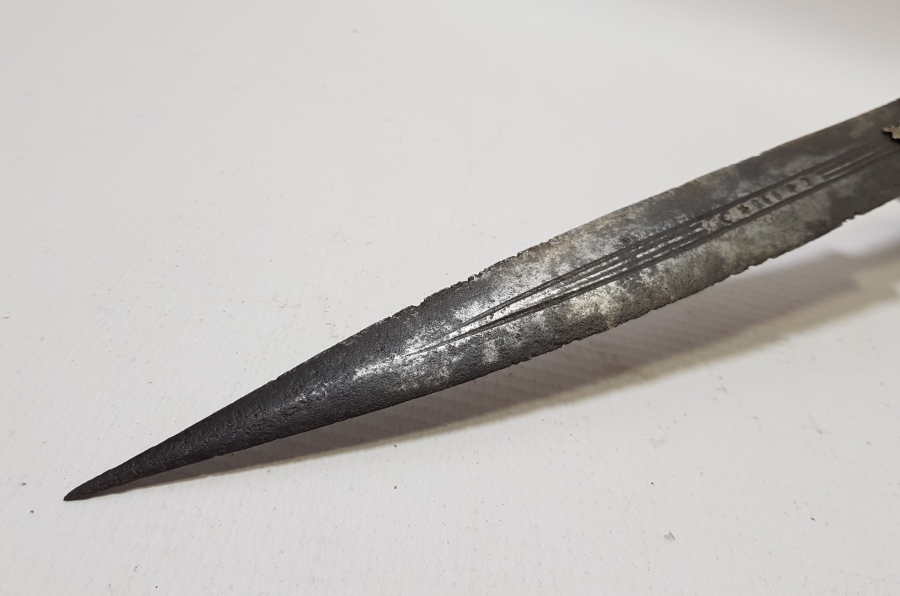 1946 TARİHLİ BOYNUZ SAPLI VE KALEM İŞÇİLİKLİ BURSA İŞİ KABADAYI KAMASI