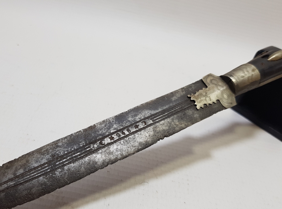 1946 TARİHLİ BOYNUZ SAPLI VE KALEM İŞÇİLİKLİ BURSA İŞİ KABADAYI KAMASI