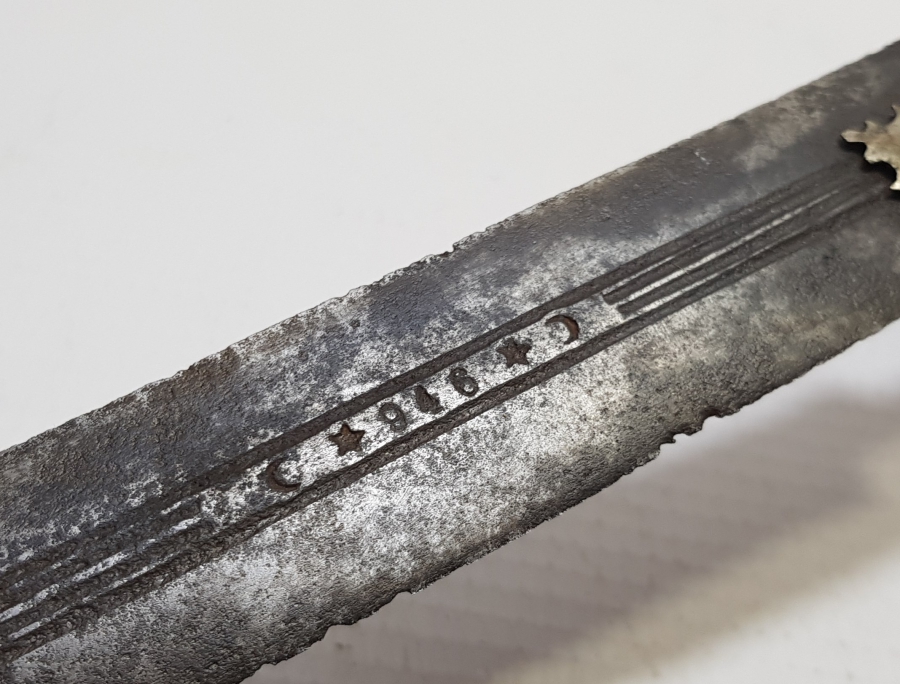 1946 TARİHLİ BOYNUZ SAPLI VE KALEM İŞÇİLİKLİ BURSA İŞİ KABADAYI KAMASI