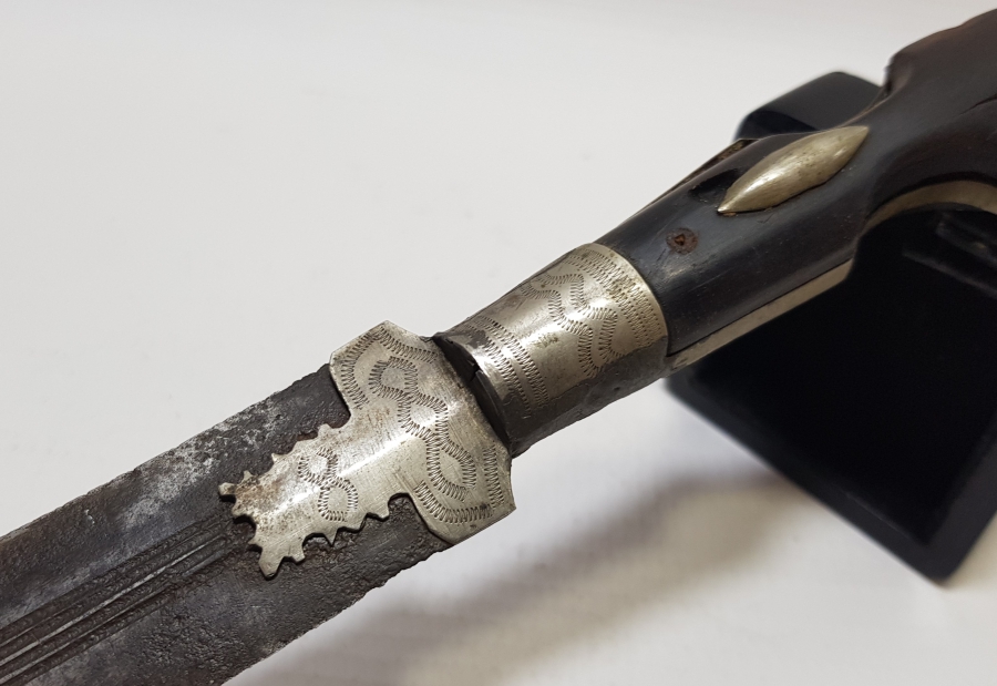 1946 TARİHLİ BOYNUZ SAPLI VE KALEM İŞÇİLİKLİ BURSA İŞİ KABADAYI KAMASI