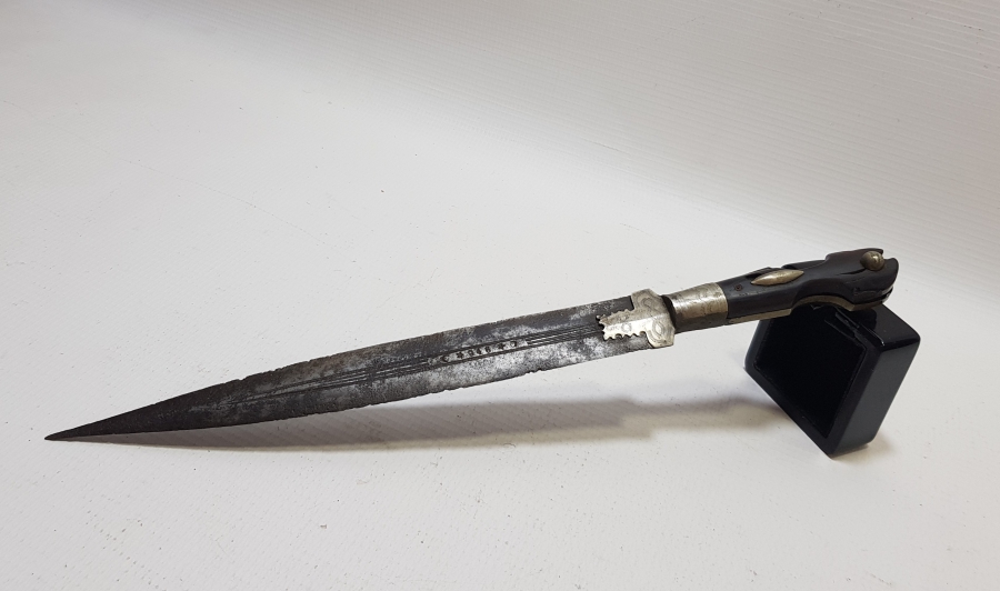 1946 TARİHLİ BOYNUZ SAPLI VE KALEM İŞÇİLİKLİ BURSA İŞİ KABADAYI KAMASI