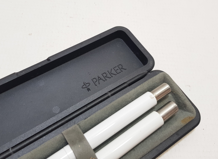 ORİJİNAL KUTUSUNDA PARKER DOLMA VE TÜKENMEZ KALEM SETİ