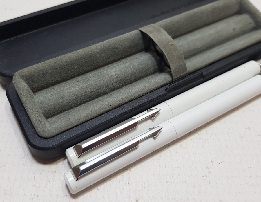 ORİJİNAL KUTUSUNDA PARKER DOLMA VE TÜKENMEZ KALEM SETİ