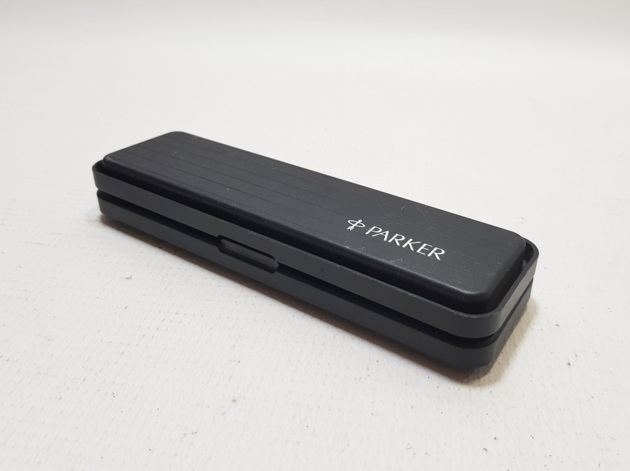 ORİJİNAL KUTUSUNDA PARKER DOLMA VE TÜKENMEZ KALEM SETİ